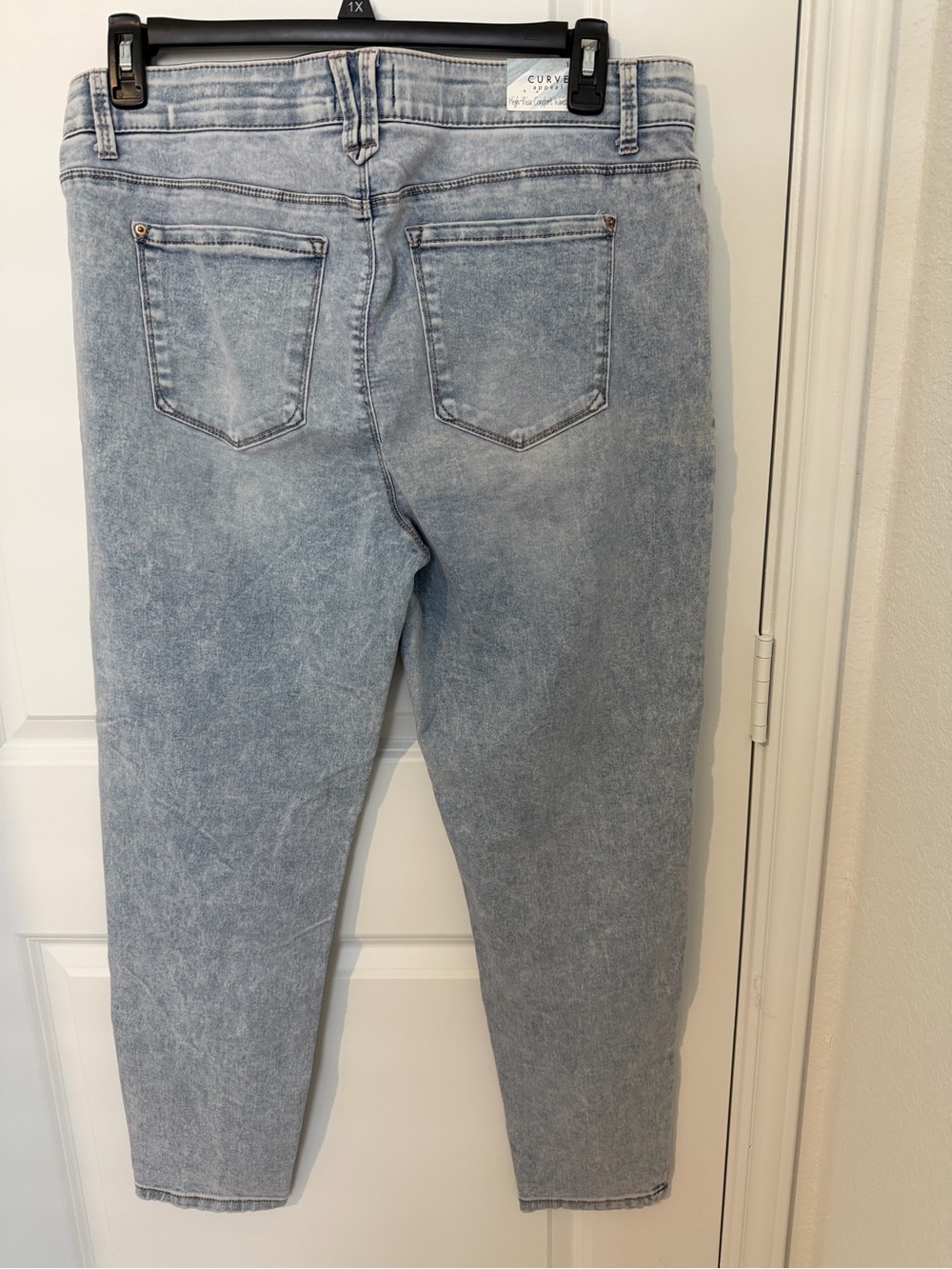 Curve-Friendly High-Rise Ankle Jeans in Light Blue Wash